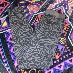 No Boundaries Gray Leopard Print Leggings